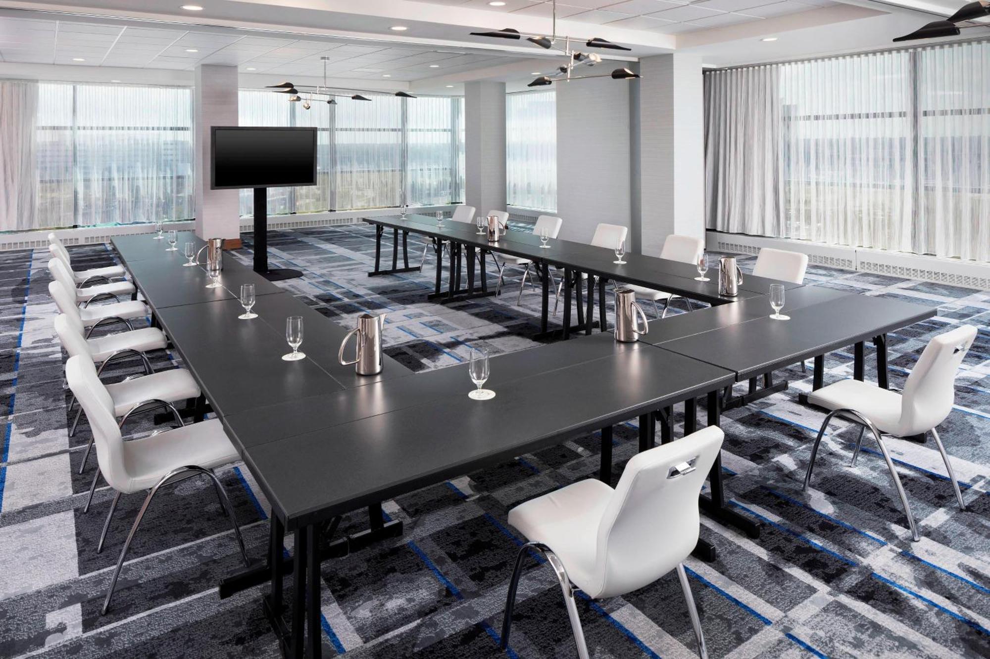 Le Meridien Chicago - Oakbrook Center Hotel