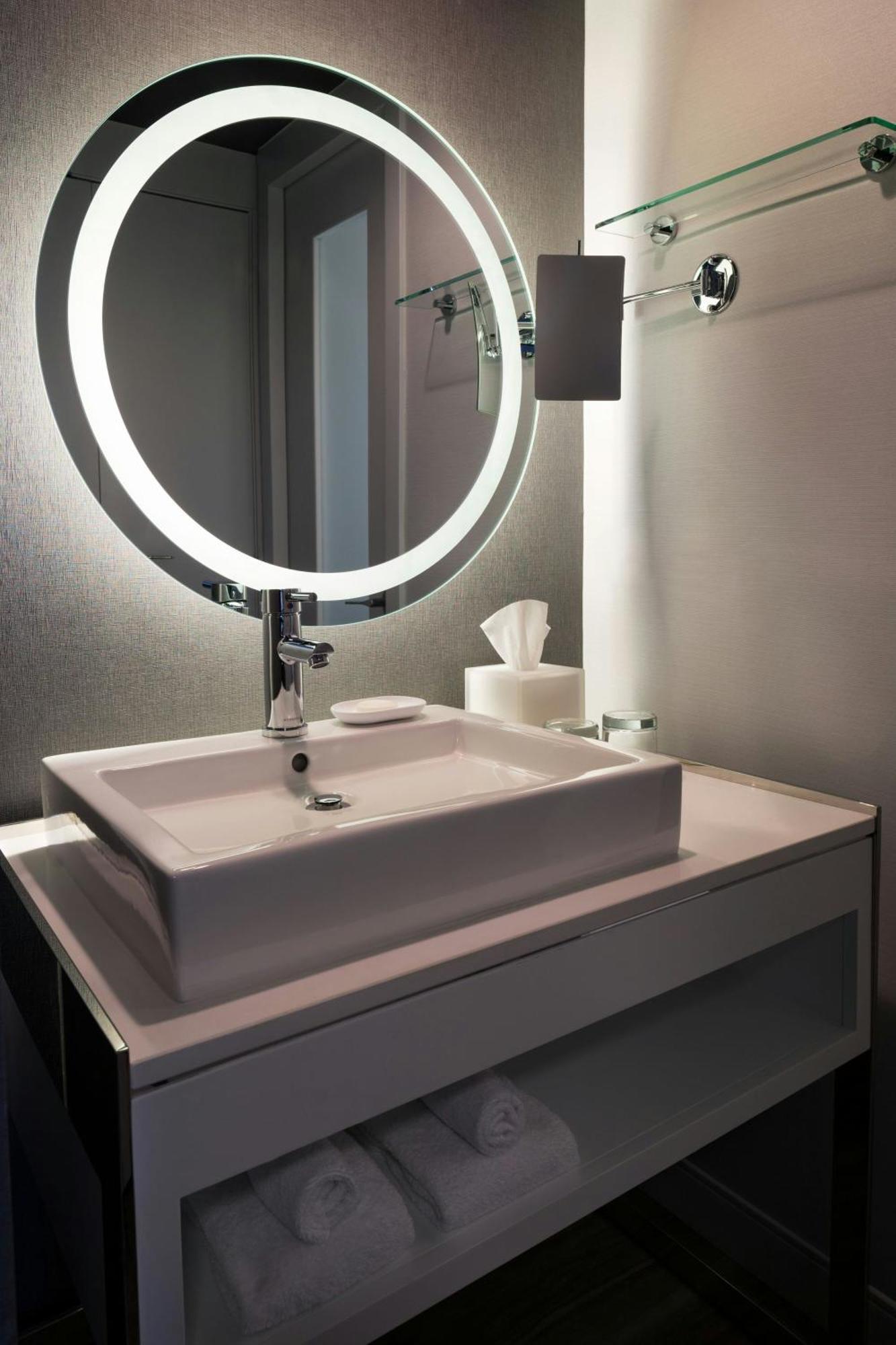 Le Meridien Chicago - Oakbrook Center 4*