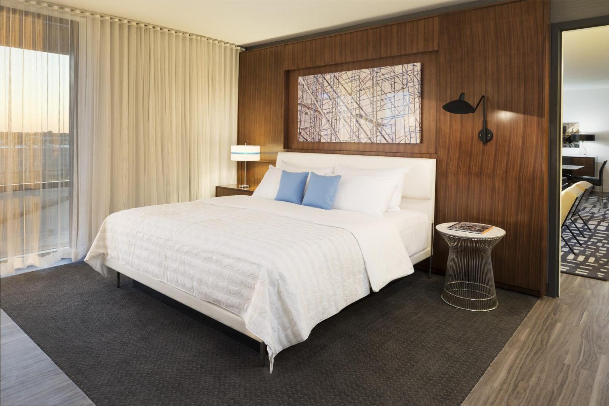 Le Meridien Chicago - Oakbrook Center Hotel